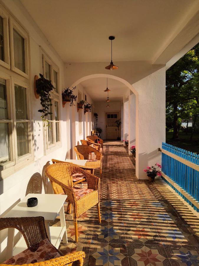 Ethno&Coffee House Tulip Bed & Breakfast Glozan Eksteriør bilde