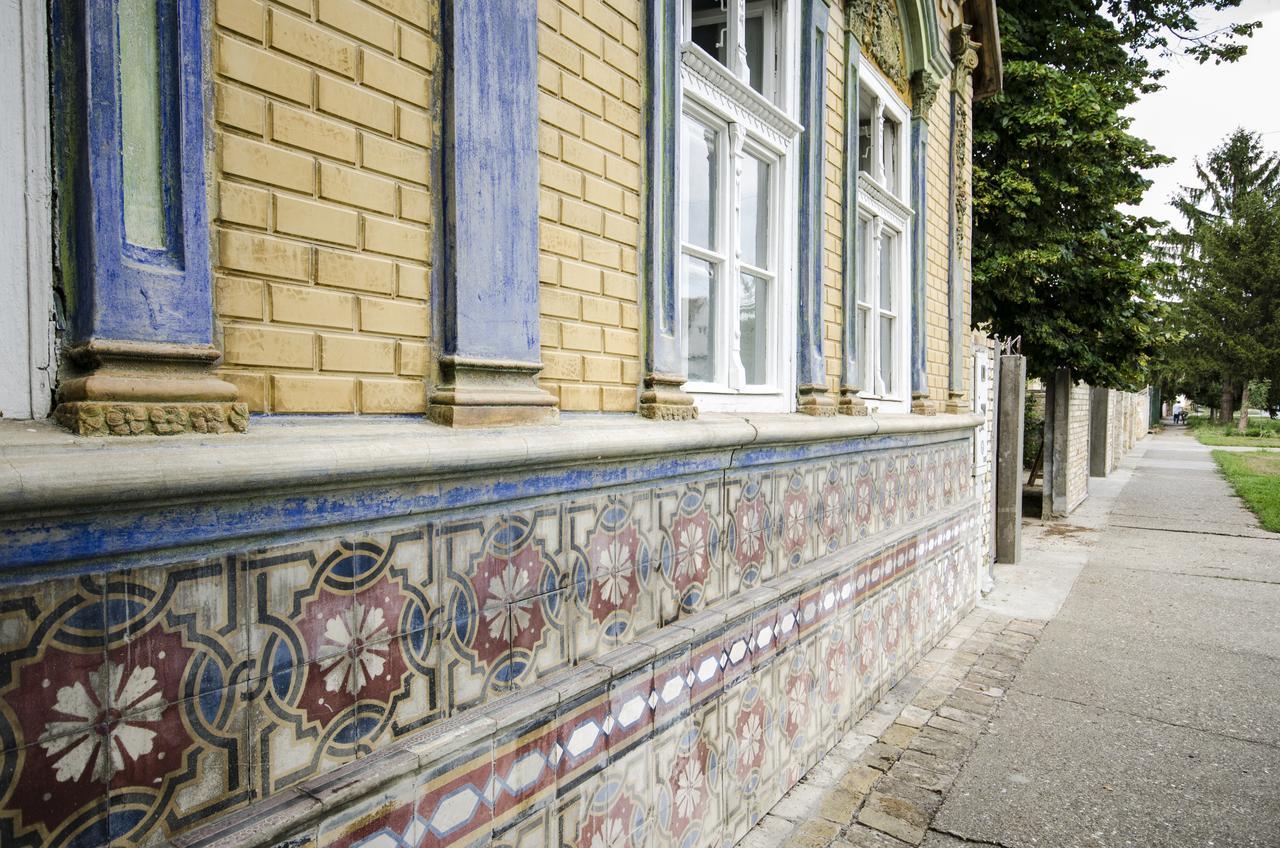 Ethno&Coffee House Tulip Bed & Breakfast Glozan Eksteriør bilde
